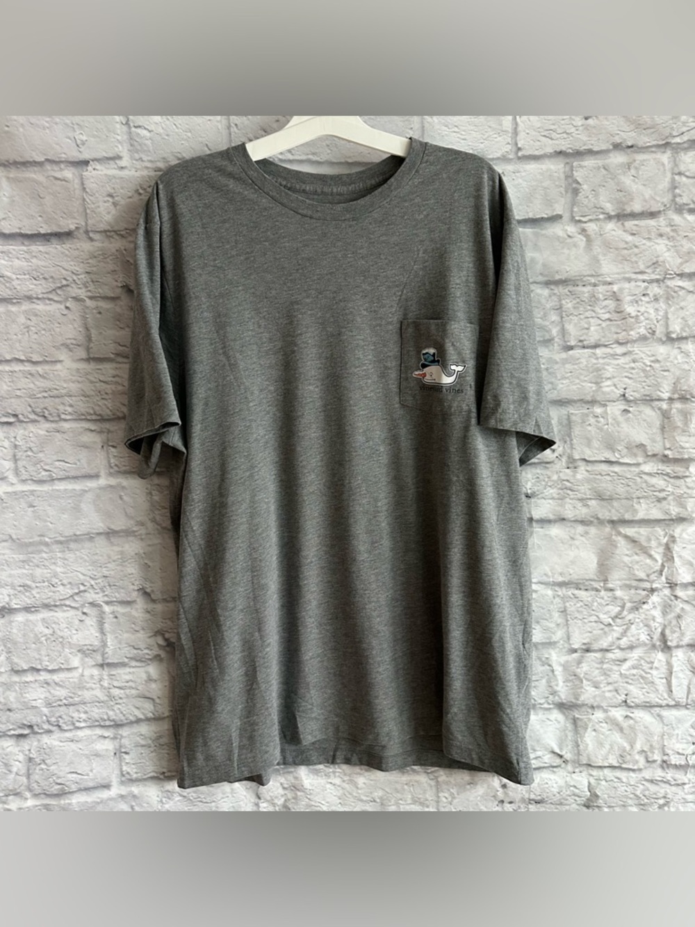 PREOWNED VINEYARD VINES SNOWMAN WHALE HAPPY HOLIDAYS 2016 TSHIRT XL